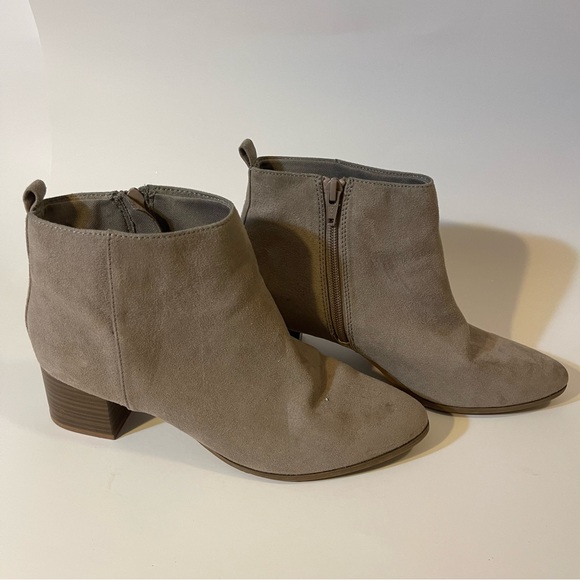 Old Navy Gray Faux Leather 2" Heel Booties - Picture 3 of 10